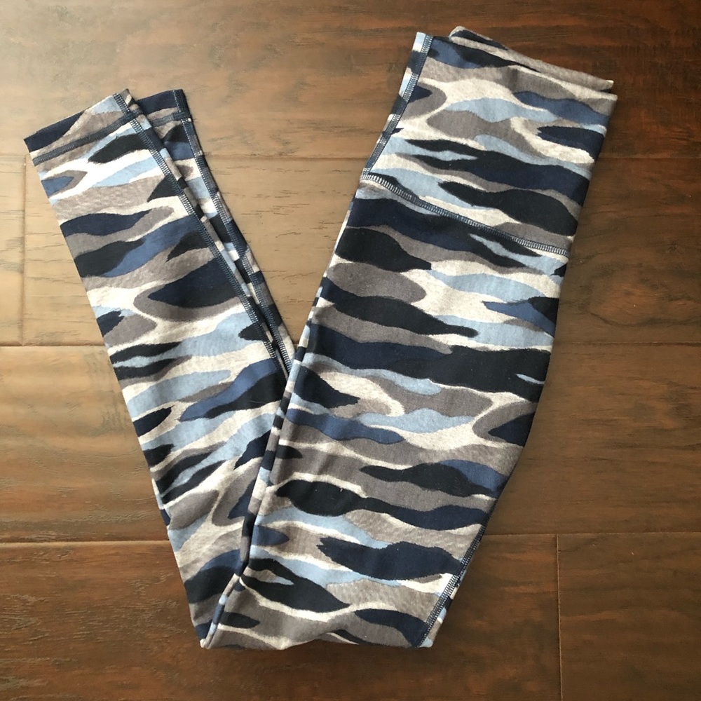 Lululemon size 8 wunder under pants